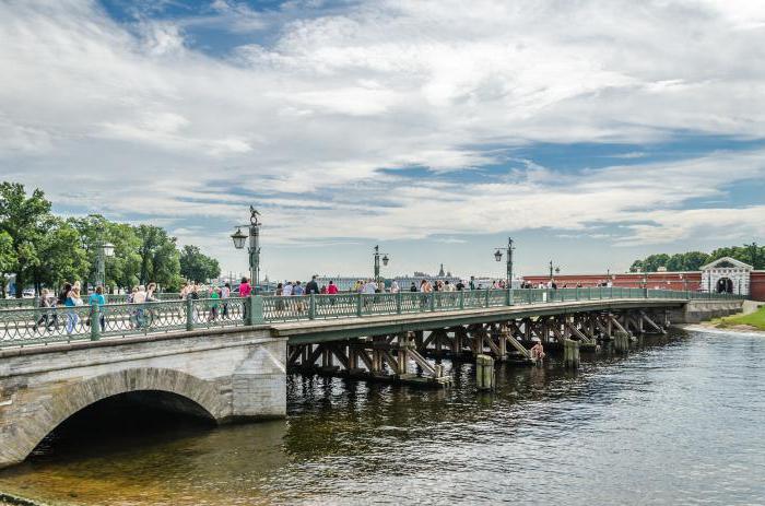 Γέφυρα Ioannovsky στην Αγία Πετρούπολη φωτογραφία