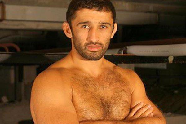 Ο Amar Suloev αγωνίζεται χωρίς κανόνες